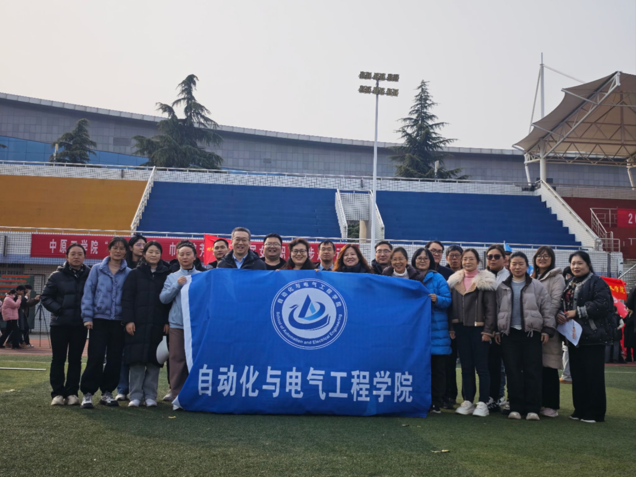 “巧手庆芳华 花语寄师恩”——KY开元集团官网入口师生开展三八节庆祝活动